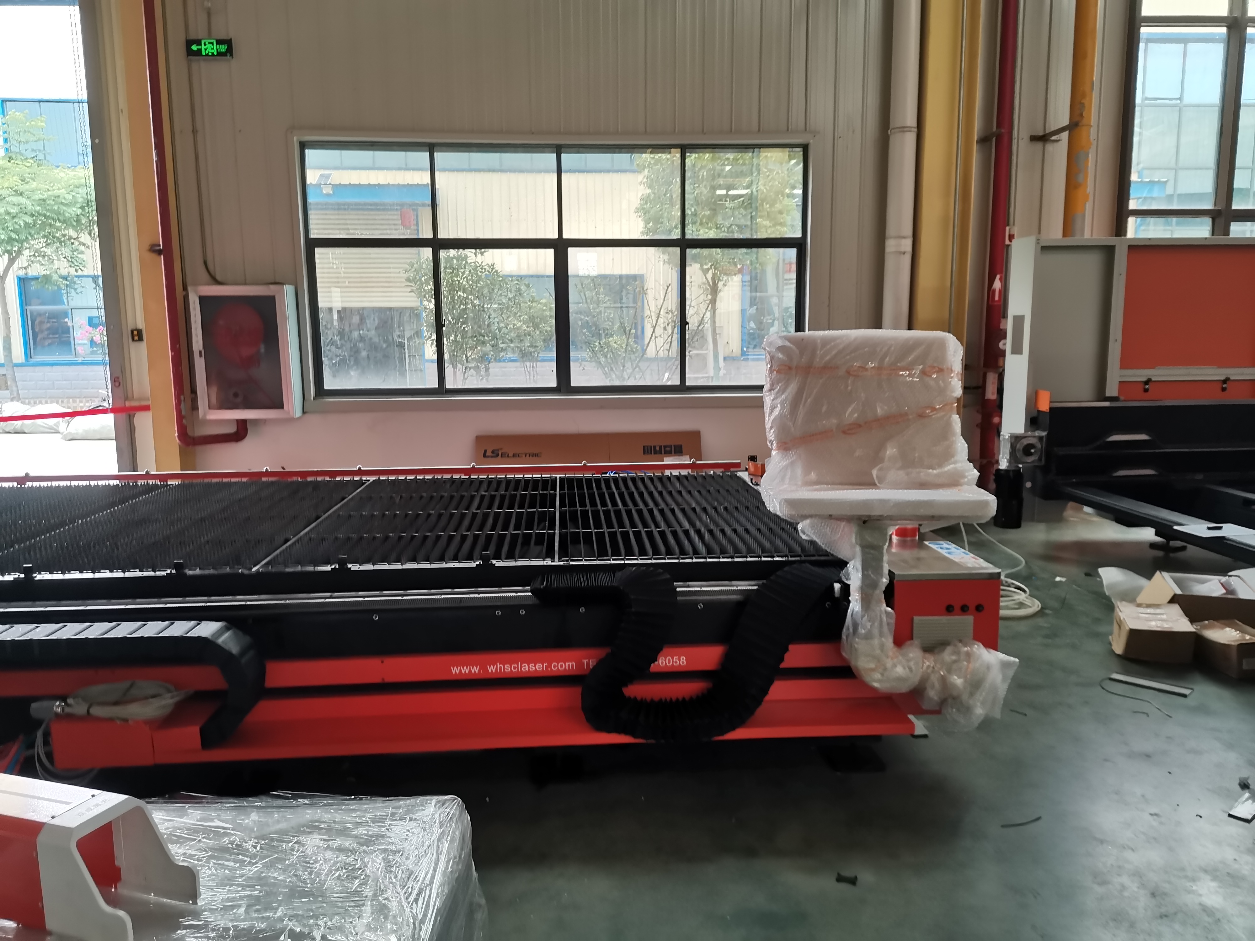 陕西西安3000W/4020单平台光纤激光切割机正在发货(图2)